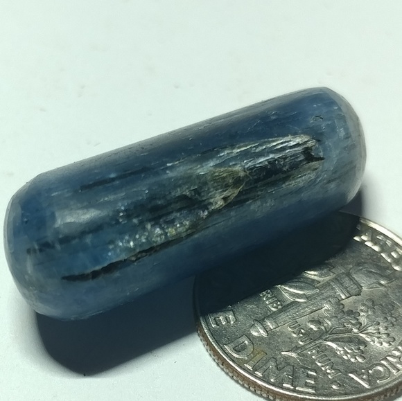 Kyanite thumble polished 9.4 gr - Picture 4 of 5